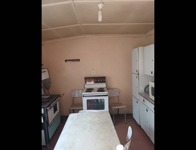 2 BEDROOM HOUSE FOR SALE IN MOFOLO CENTRAL